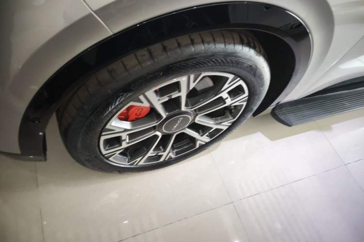 Used Lynk & Co 900 2025 2.0T Ultra Exterior 4