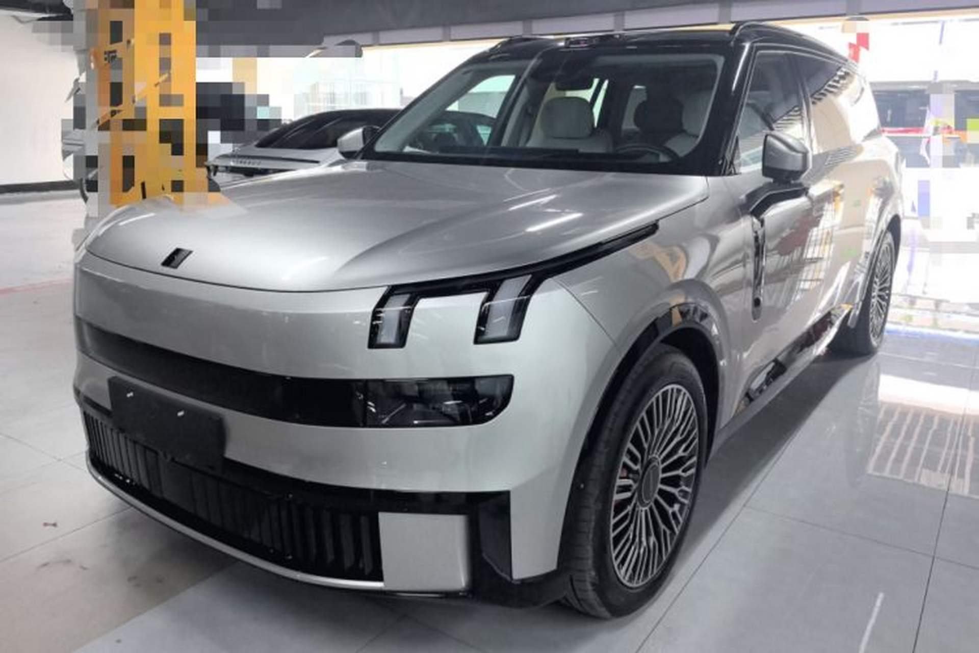 Used Lynk & Co 900 2025 2.0T Exploration Edition Front Left 45 Deg