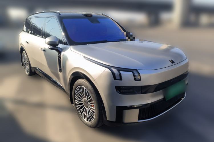 Used Lynk & Co 900 2025 2.0T Exploration Edition Front Right 45 Deg