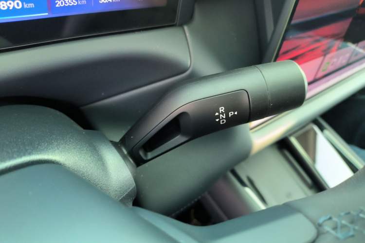 Used Lynk & Co 900 2025 2.0T Exploration Edition Gear Lever