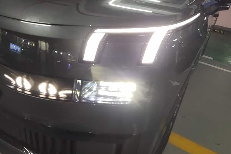 Used Lynk & Co 900 2025 2.0T Ultra Left Front Headlight