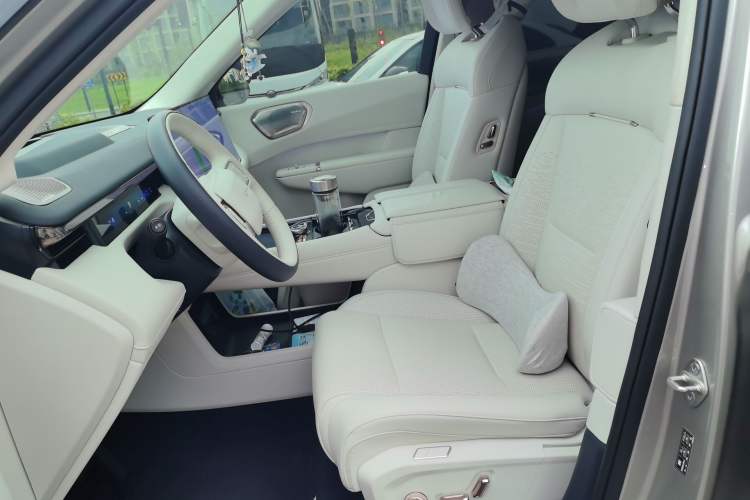 Used Lynk & Co 900 2025 2.0T Ultra Left Front Seat