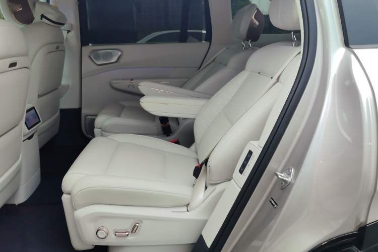 Used Lynk & Co 900 2025 2.0T Ultra Left Rear Seat