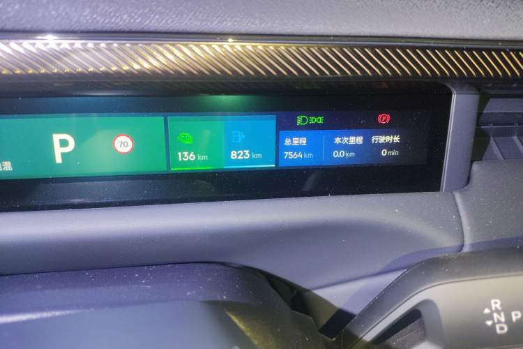 Used Lynk & Co 900 2025 1.5T Ultra Odometer Close Up