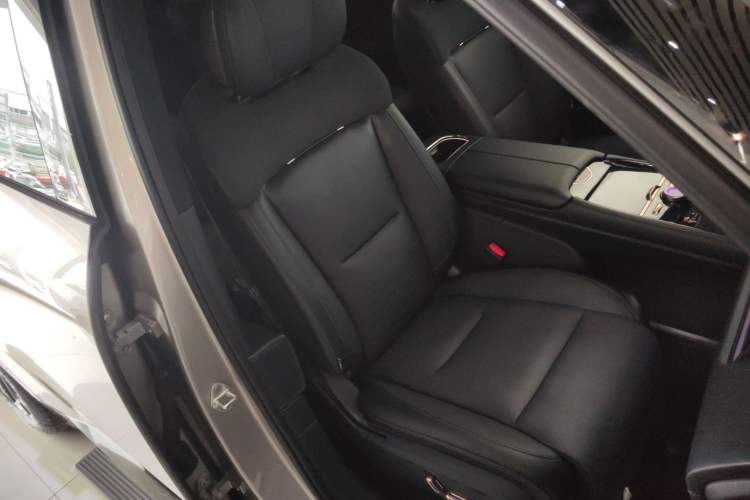 Used Lynk & Co 900 2025 2.0T Ultra Right Front Seat