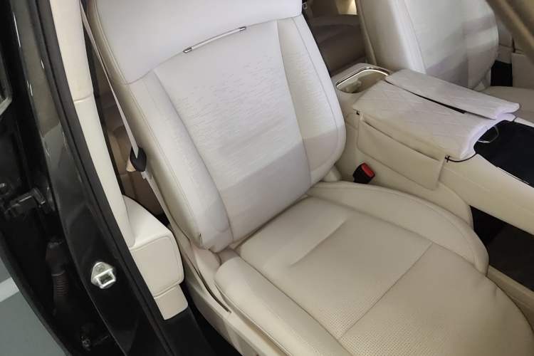 Used Lynk & Co 900 2025 2.0T Ultra Right Front Seat