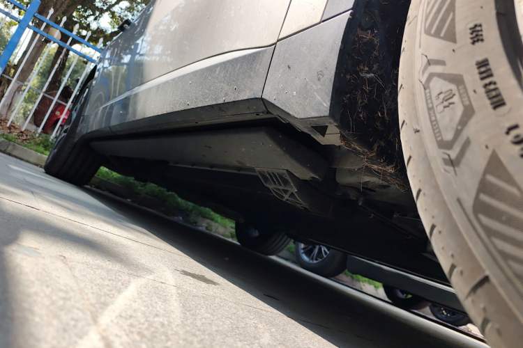 Used Lynk & Co 900 2025 2.0T Ultra Right Side Sill