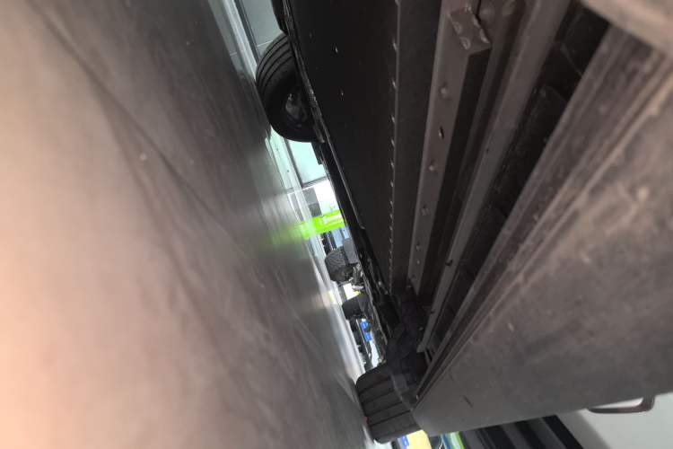 Used Lynk & Co 900 2025 2.0T Exploration Edition Right Side Sill