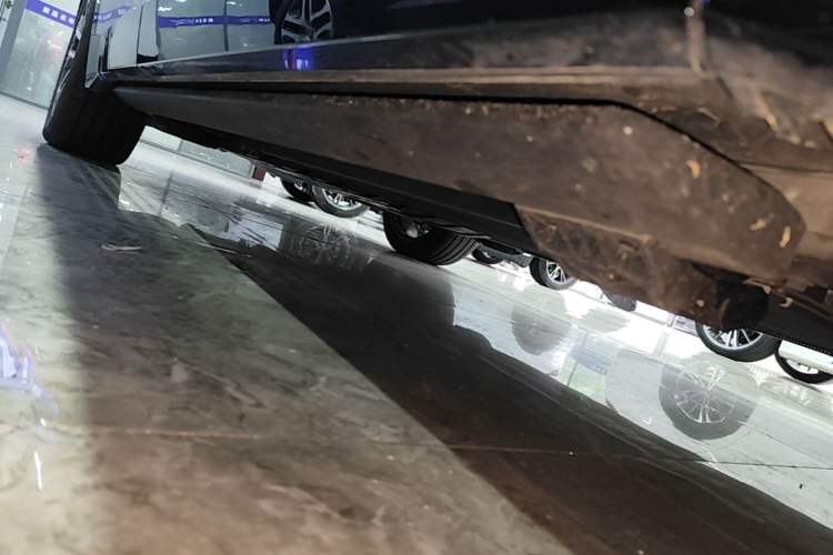 Used Lynk & Co 900 2025 2.0T Ultra Right Side Sill