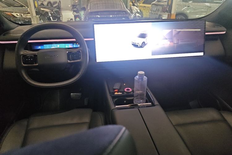 Used Lynk & Co 900 2025 2.0T Ultra Center Console