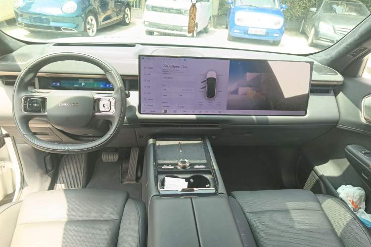 Used Lynk & Co 900 2025 2.0T Ultra Center Console