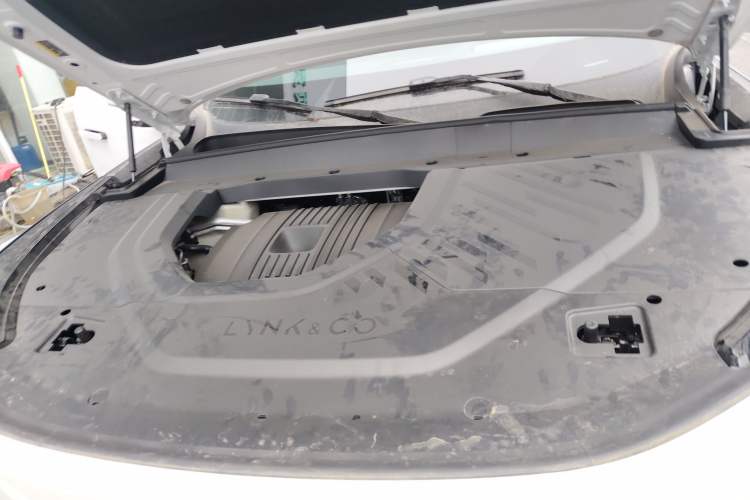 Used Lynk & Co 900 2025 2.0T Ultra Engine Bay