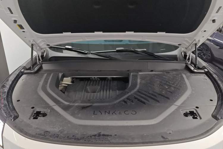 Used Lynk & Co 900 2025 2.0T Ultra Engine Bay