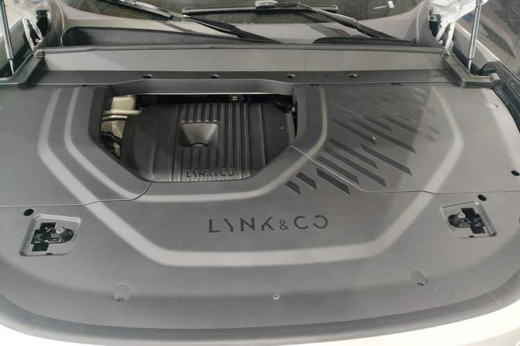 Used Lynk & Co 900 2025 2.0T Ultra Engine Bay