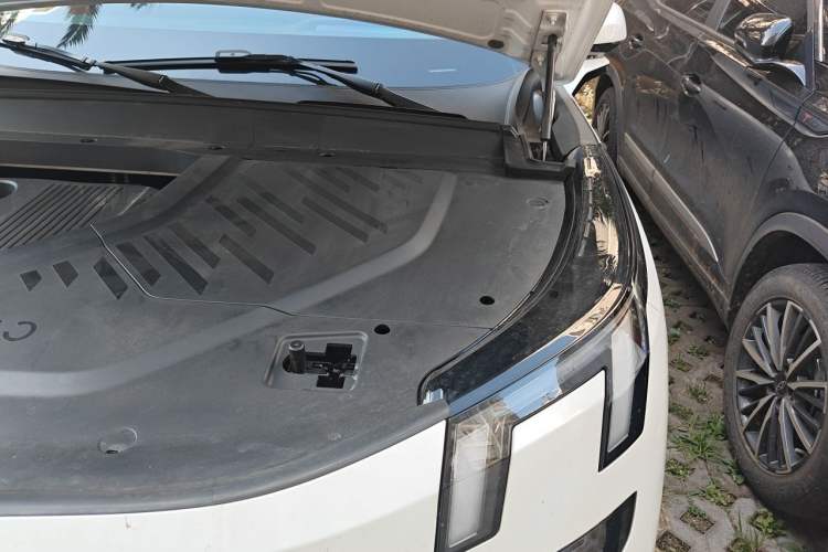 Used Lynk & Co 900 2025 1.5T Ultra Engine Bay Left