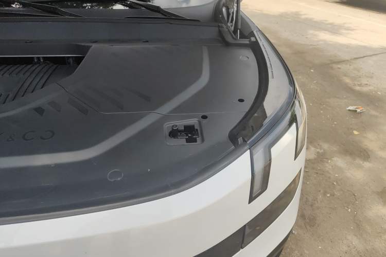 Used Lynk & Co 900 2025 2.0T Ultra Engine Bay Left