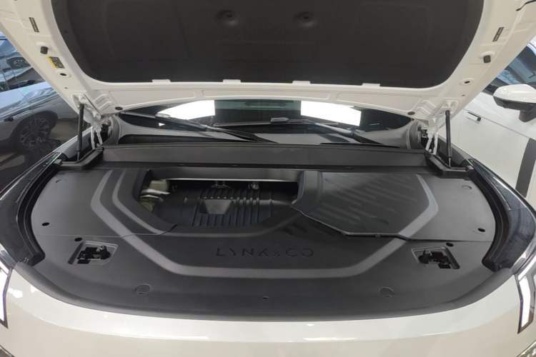 Used Lynk & Co 900 2025 2.0T Ultra Engine Bay