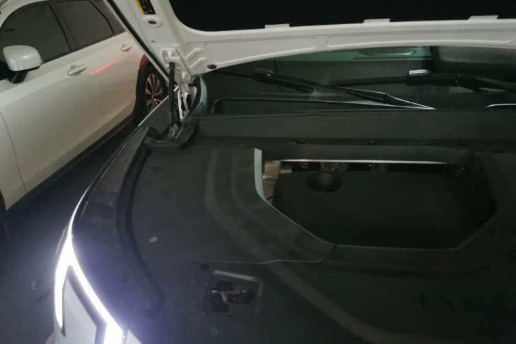 Used Lynk & Co 900 2025 1.5T Ultra Engine Bay Right