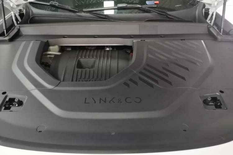 Used Lynk & Co 900 2025 2.0T Ultra Engine Bay