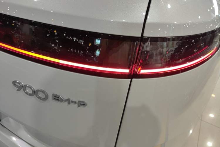 Used Lynk & Co 900 2025 2.0T Ultra Exterior 3