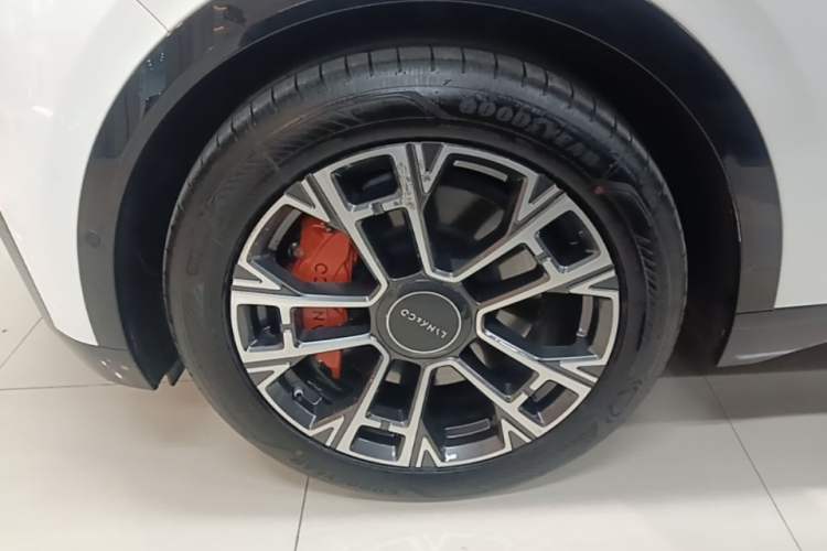 Used Lynk & Co 900 2025 2.0T Ultra Exterior 4