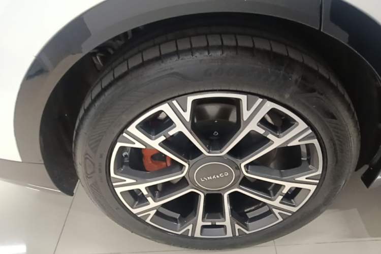 Used Lynk & Co 900 2025 2.0T Ultra Exterior 5