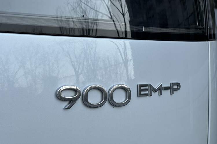 Used Lynk & Co 900 2025 2.0T Ultra Exterior 8