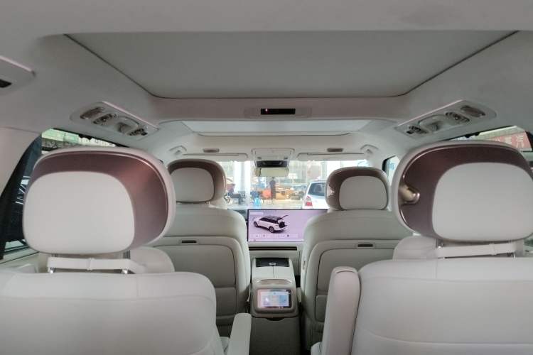 Used Lynk & Co 900 2025 2.0T Ultra Headliner