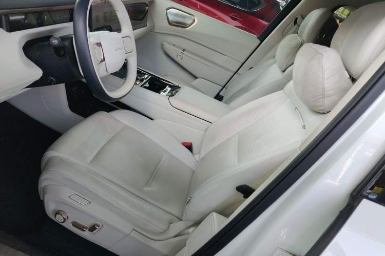 Used Lynk & Co 900 2025 2.0T Ultra Left Front Seat