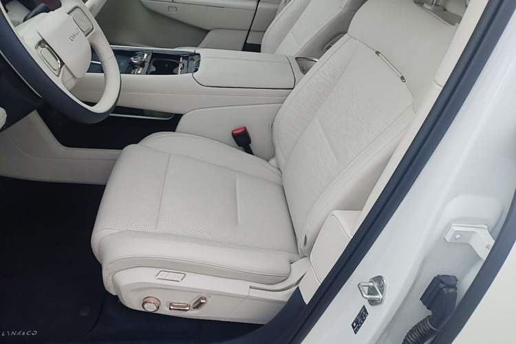 Used Lynk & Co 900 2025 1.5T Ultra Left Front Seat