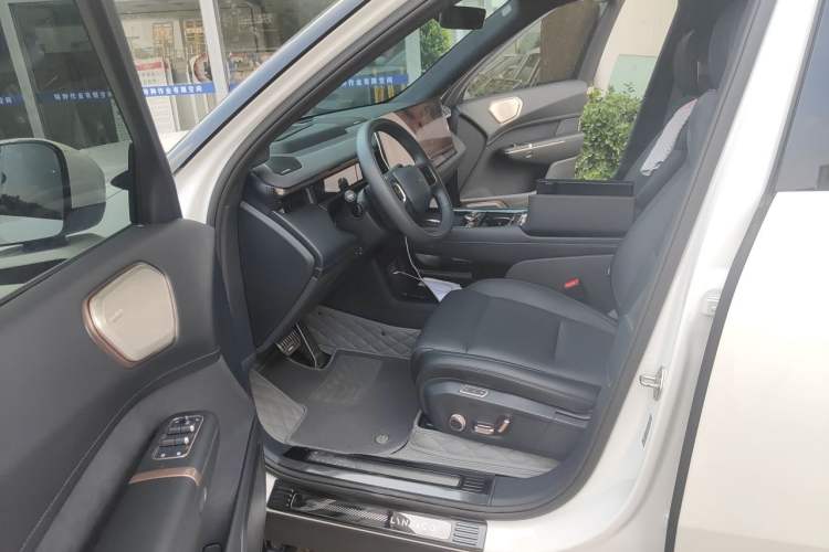 Used Lynk & Co 900 2025 2.0T Ultra Left Front Seat