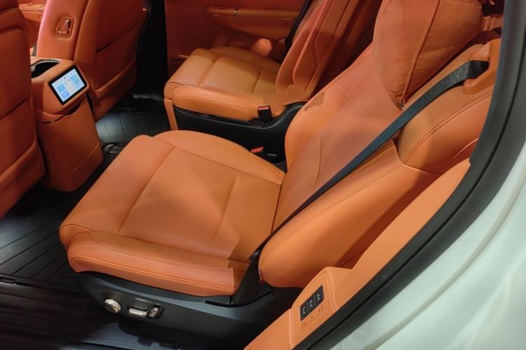 Used Lynk & Co 900 2025 2.0T Ultra Left Rear Seat