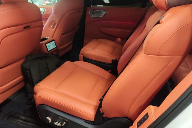 Used Lynk & Co 900 2025 2.0T Ultra Left Rear Seat