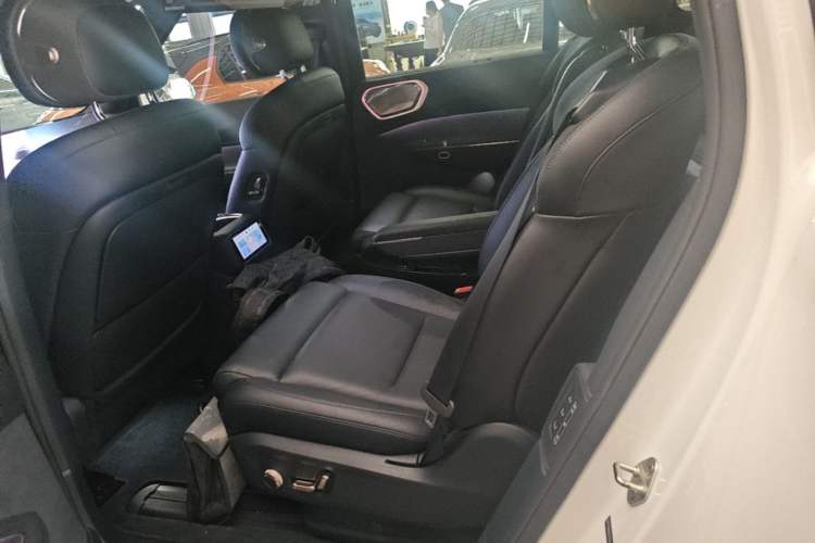 Used Lynk & Co 900 2025 2.0T Ultra Left Rear Seat