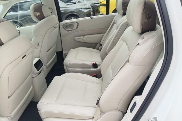 Used Lynk & Co 900 2025 2.0T Ultra Left Rear Seat
