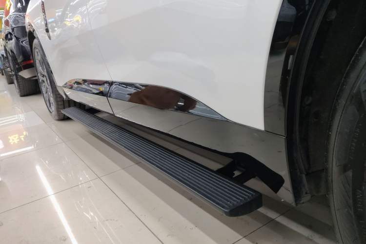 Used Lynk & Co 900 2025 2.0T Ultra Left Side Sill