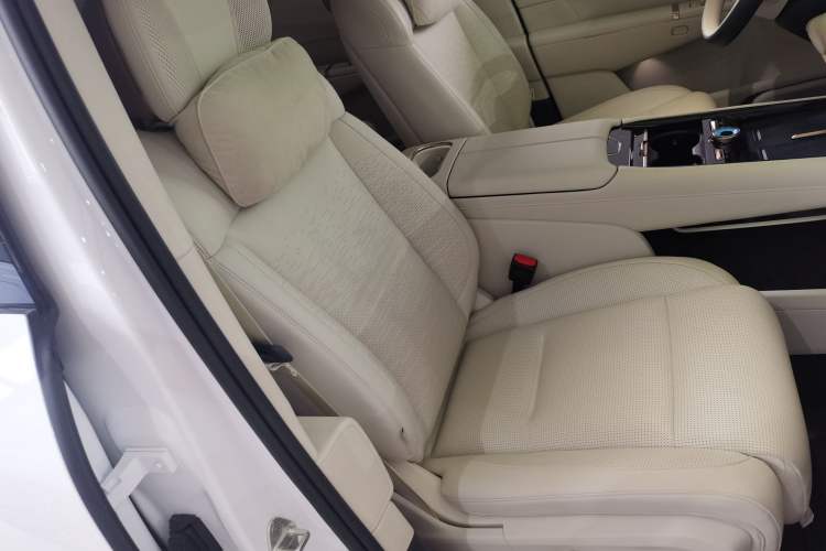 Used Lynk & Co 900 2025 2.0T Ultra Right Front Seat