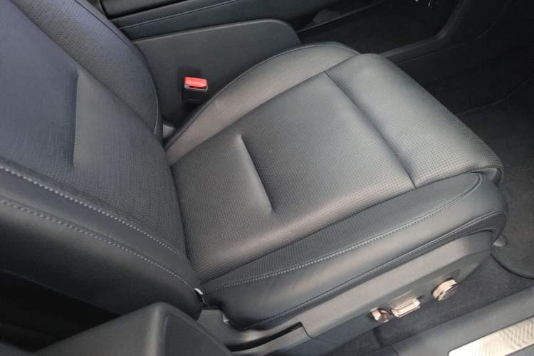 Used Lynk & Co 900 2025 2.0T Ultra Right Front Seat