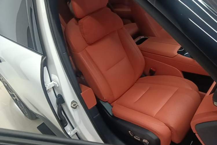 Used Lynk & Co 900 2025 2.0T Ultra Right Front Seat