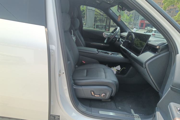 Used Lynk & Co 900 2025 2.0T Ultra Right Front Seat