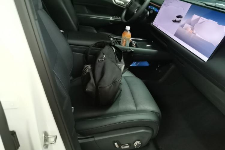 Used Lynk & Co 900 2025 2.0T Ultra Right Front Seat