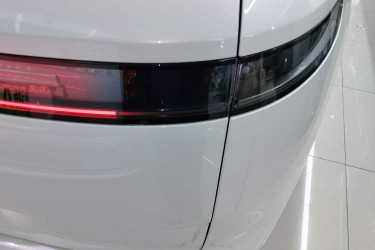 Used Lynk & Co 900 2025 2.0T Ultra Right Rear Taillight
