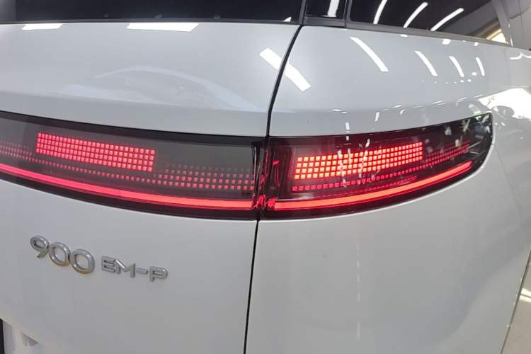 Used Lynk & Co 900 2025 2.0T Ultra Right Rear Taillight