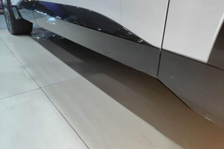 Used Lynk & Co 900 2025 2.0T Ultra Right Side Sill