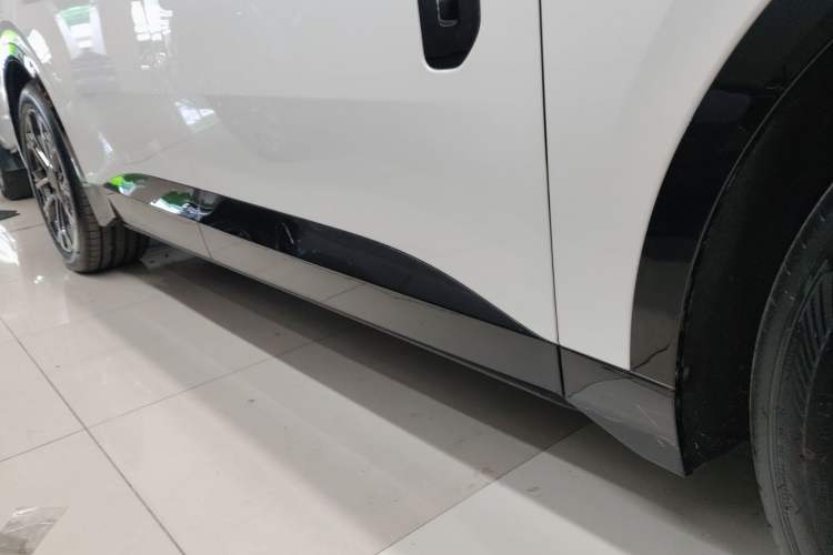 Used Lynk & Co 900 2025 2.0T Ultra Right Side Sill