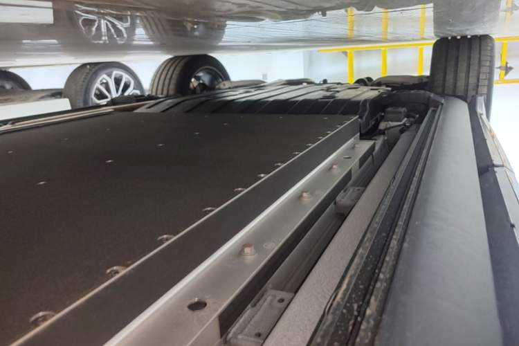 Used Lynk & Co 900 2025 2.0T Ultra Right Side Sill