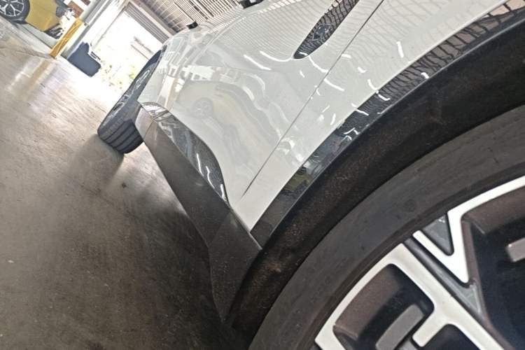 Used Lynk & Co 900 2025 2.0T Ultra Right Side Sill