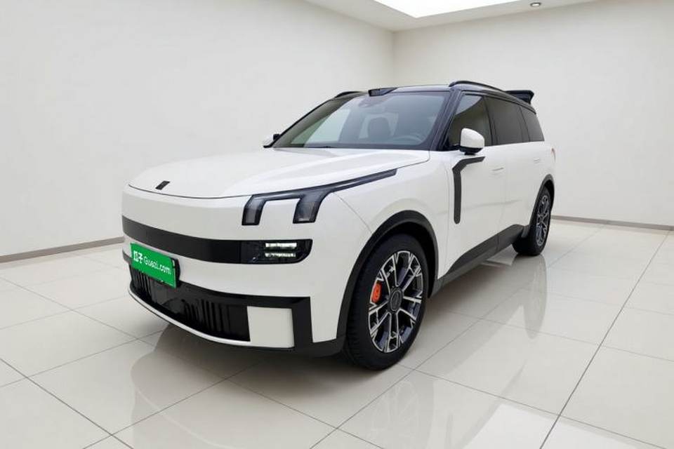 Lynk & Co 900 2025