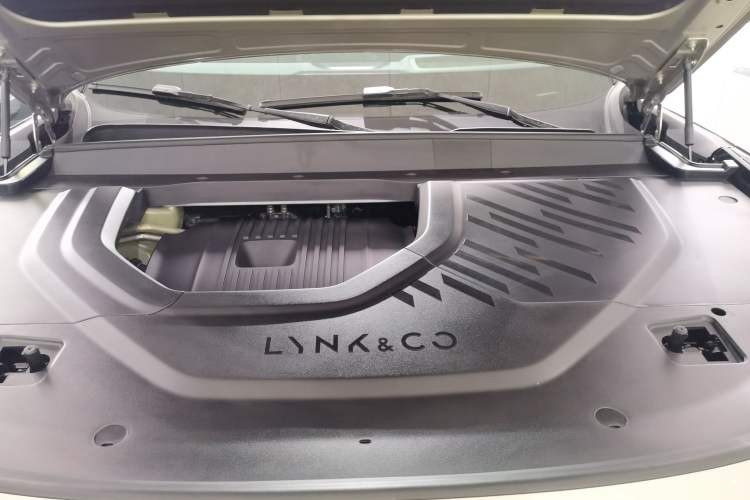 Used Lynk & Co 900 2025 2.0T Ultra Engine Bay