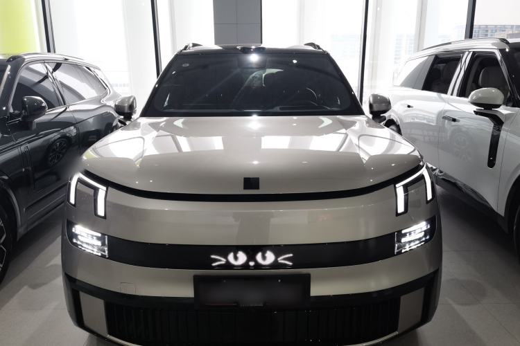 Used Lynk & Co 900 2025 2.0T Ultra Exterior 1